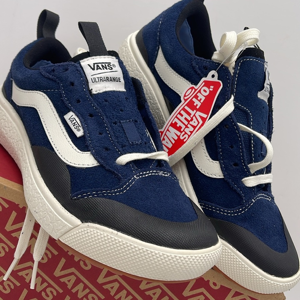 Vans WMNS Blue White Sneakers Ultrarange Exo
Suede Dress Blues/Black
VN0A4UWMLKV - Picture 6 of 16